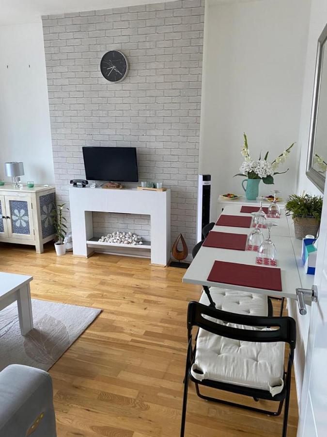 Lovely 2-bedroom In Zone 2 Apartment