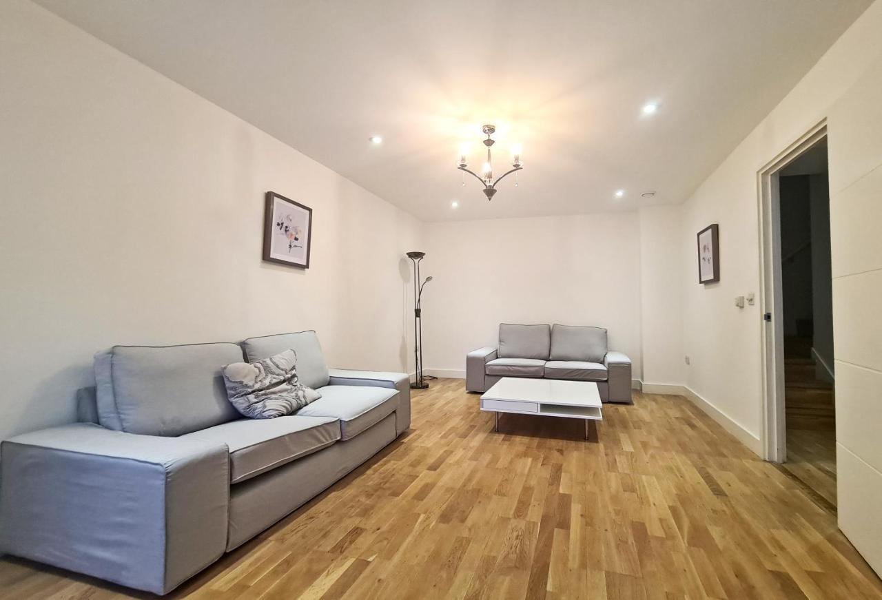 3 Benbow Mews * London
