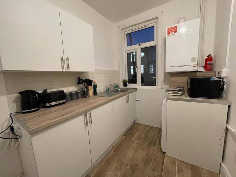 Stunning 2 Bedroom On Tower Bridge Apartment London