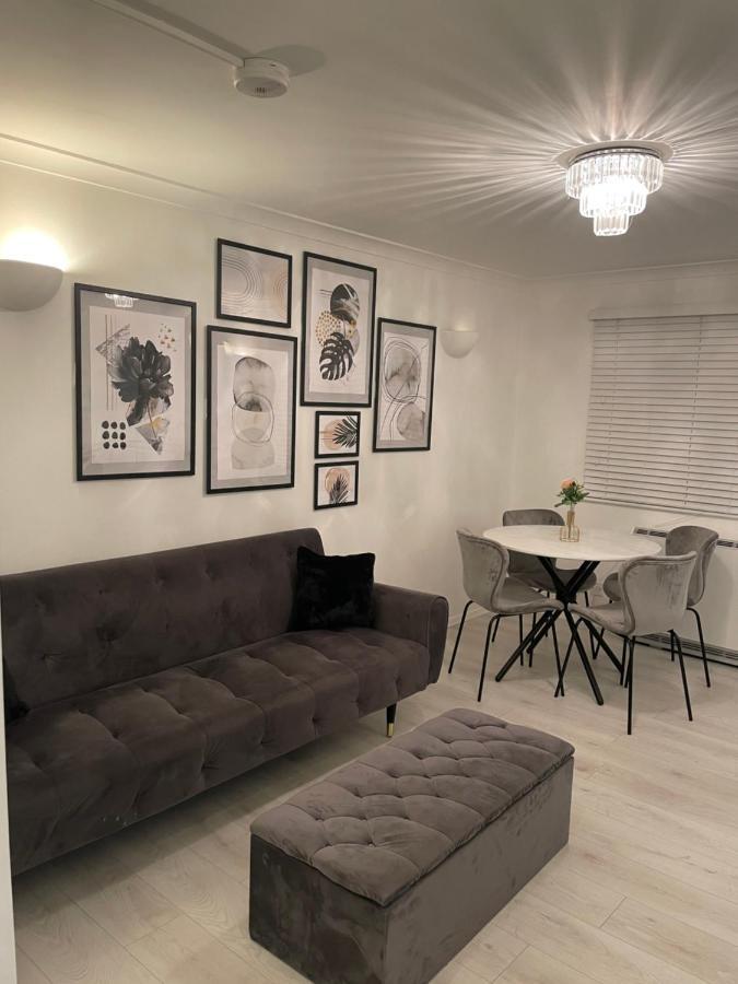 Stylish 1 Bedroom Close To Tooting Bec Station *
