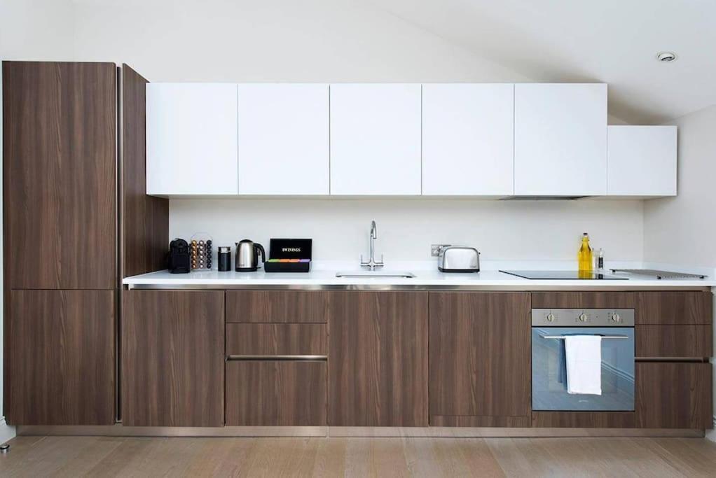 Recently Redecorated Bright And Spacious 1br Flat In West London