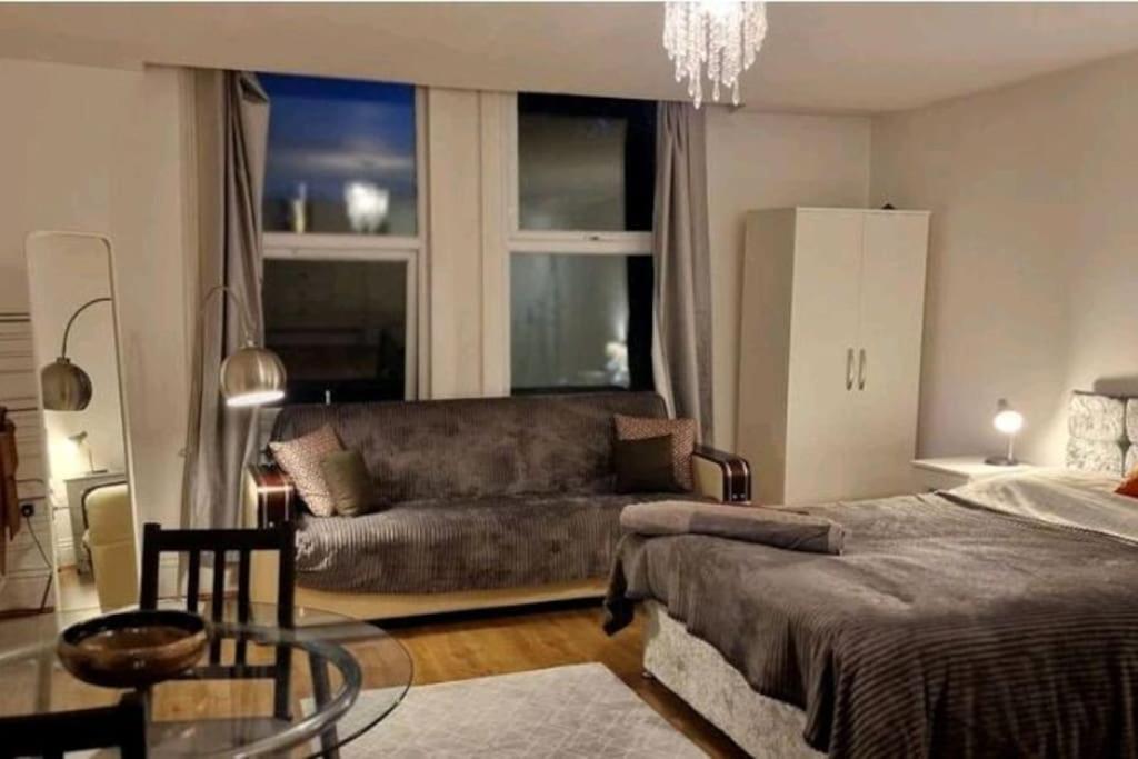 Appartement Private Spacious Studio Ealing 2 Mins From Tube