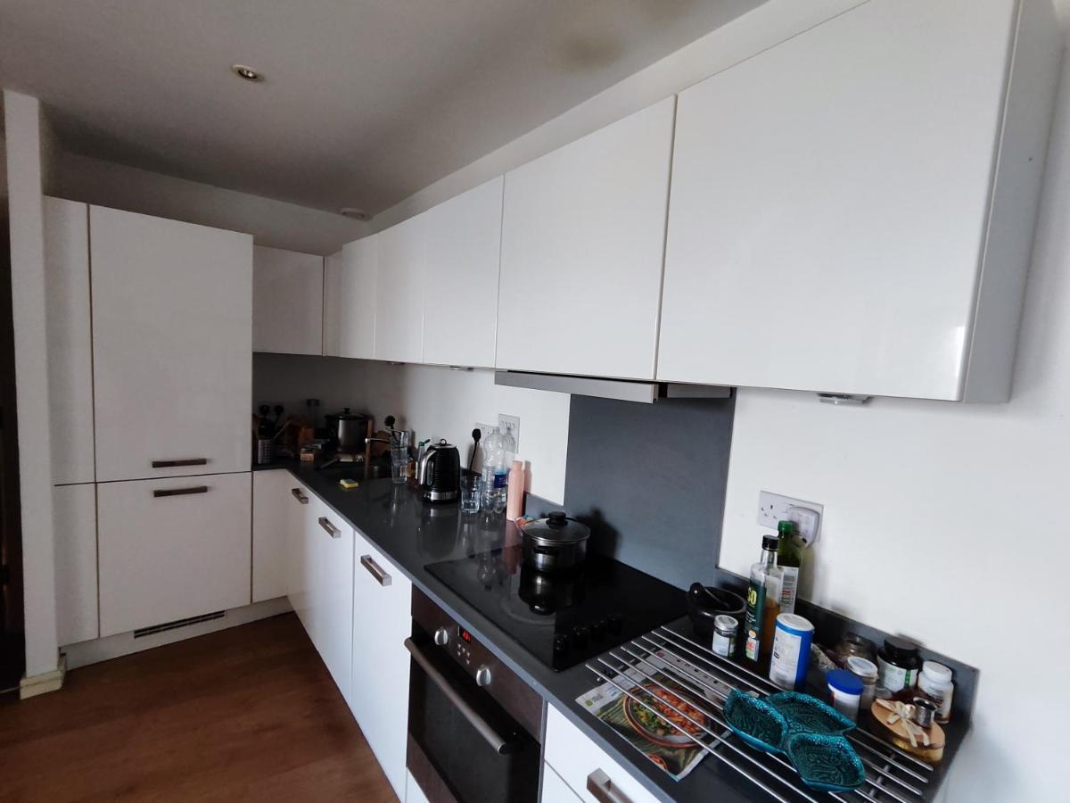 Cosy And Spacious In Forest Hill Appartement