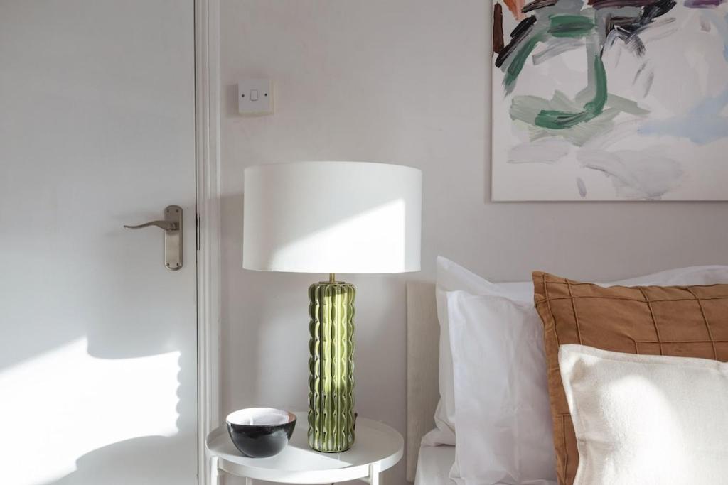 Ferienhaus Newly Renovated Large 4/5 Bedroom Victorian Terrace House With Garden.