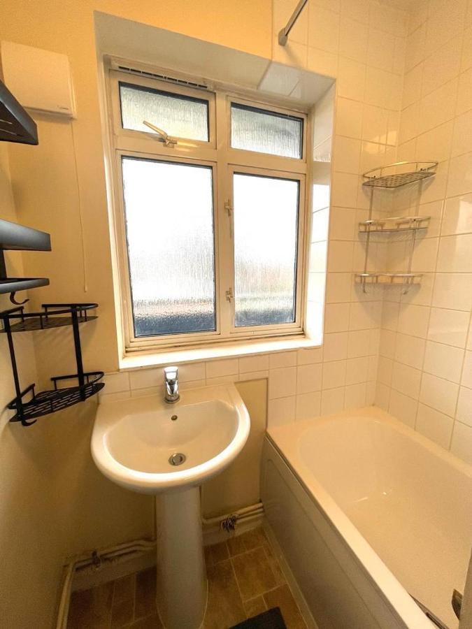 Charming Double-bedroom In Flat London