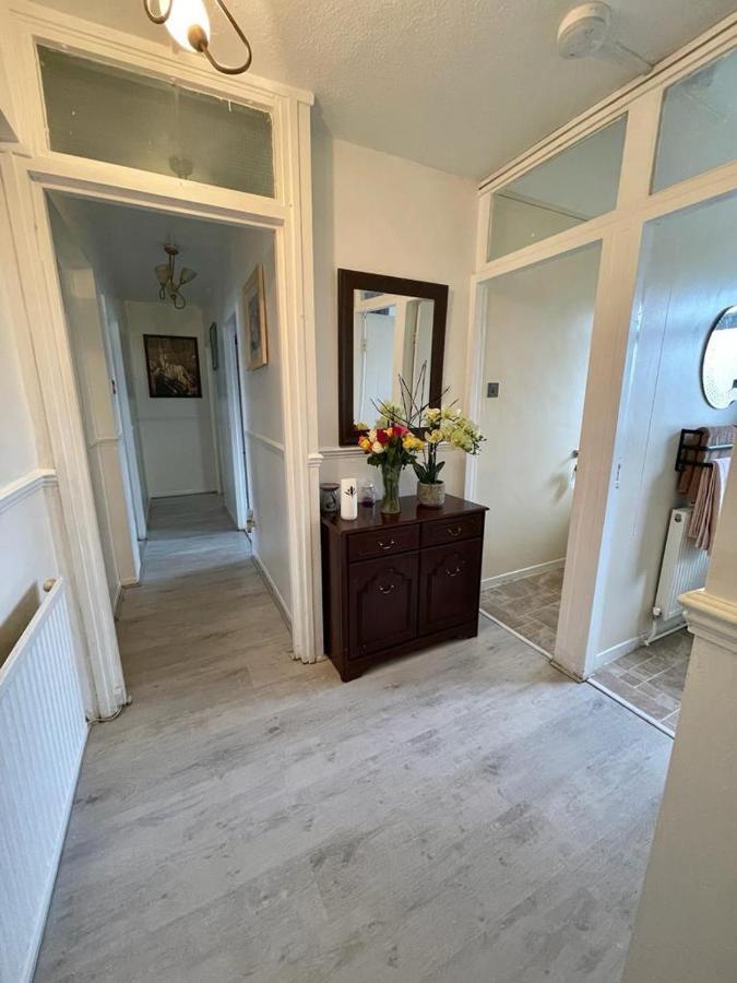 Charming Double-bedroom In Flat * London