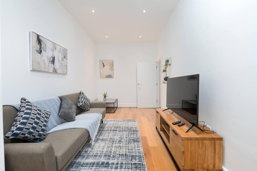 Trendy East Flat Bro1 Apartment
