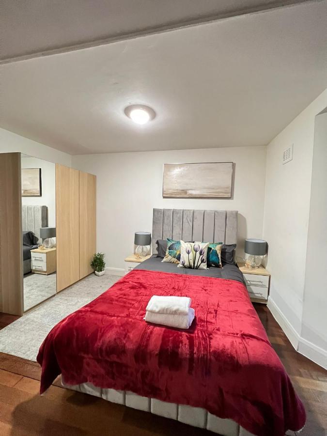 Lovely Studio Flat Cromwell Road Londen