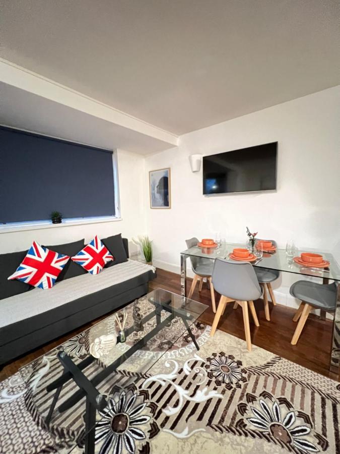 Lovely Studio Flat Cromwell Road * Londen