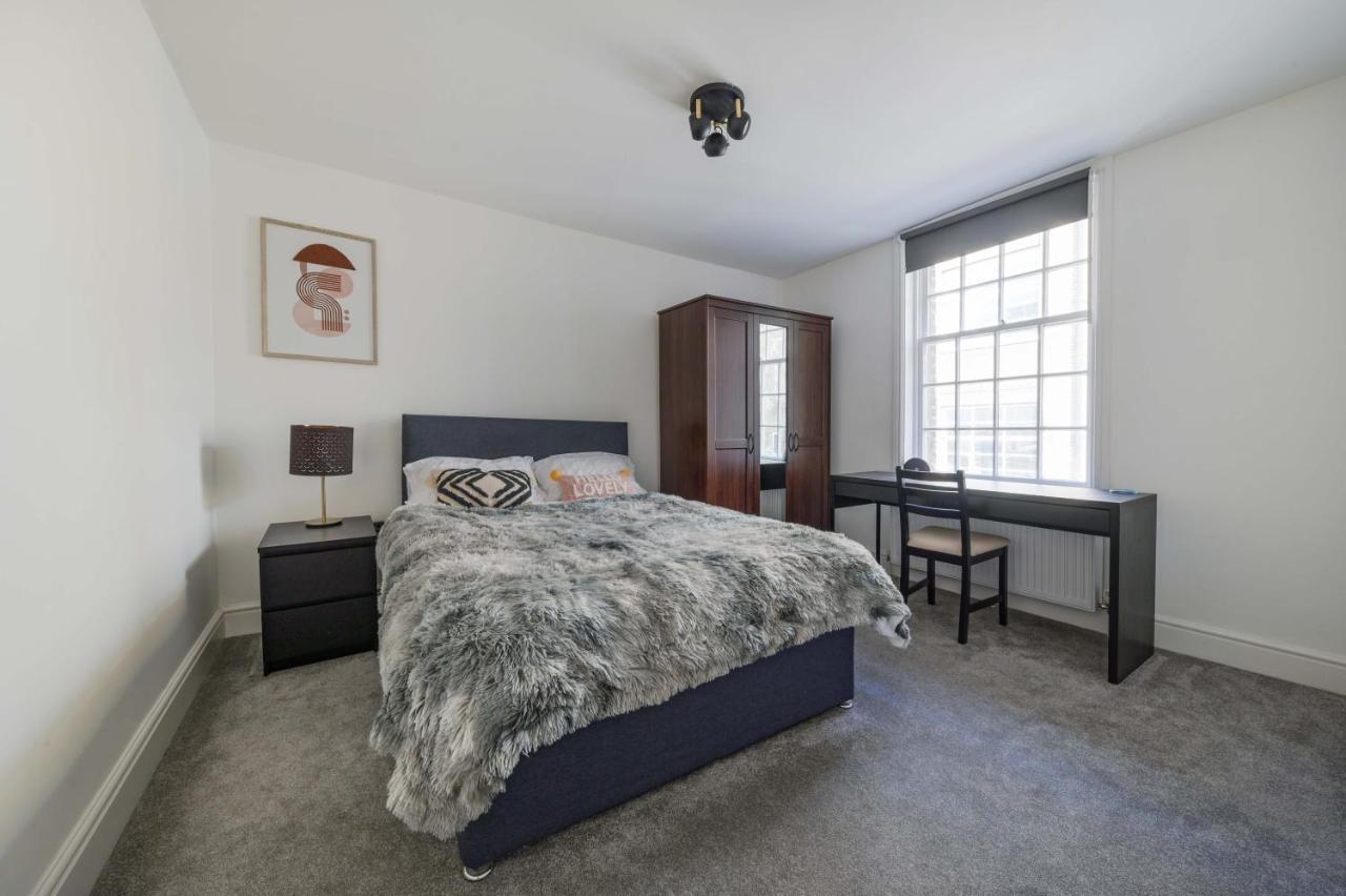 Apartment Bright & Spacious 2-Bed, 2-Bath In The Heart Of Central London - Whole Apartment *