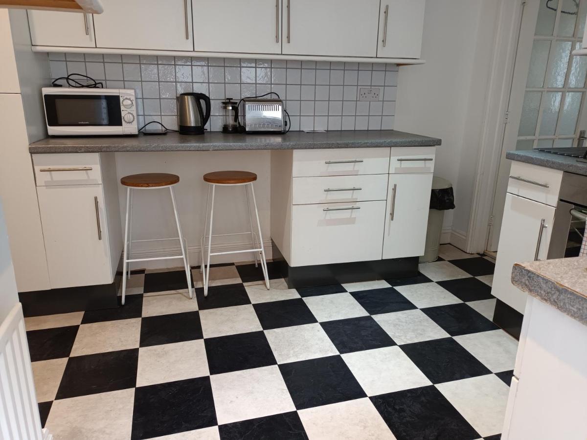 3 Bed Lovely Garden Flat Wandsworth Londen