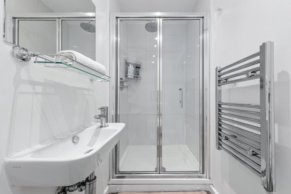 Modern Chic Piccadilly 1-br Vr14 * Londen