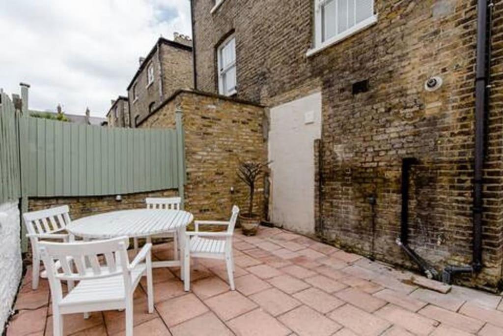 Quiet 2x Bedroom Victorian Terrace Flat + Garden * Londen