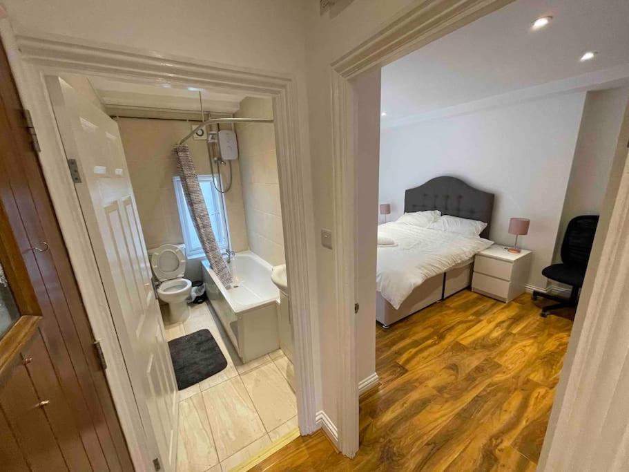Comfortable 1 Bedroom And Double Sofa Bed Flat