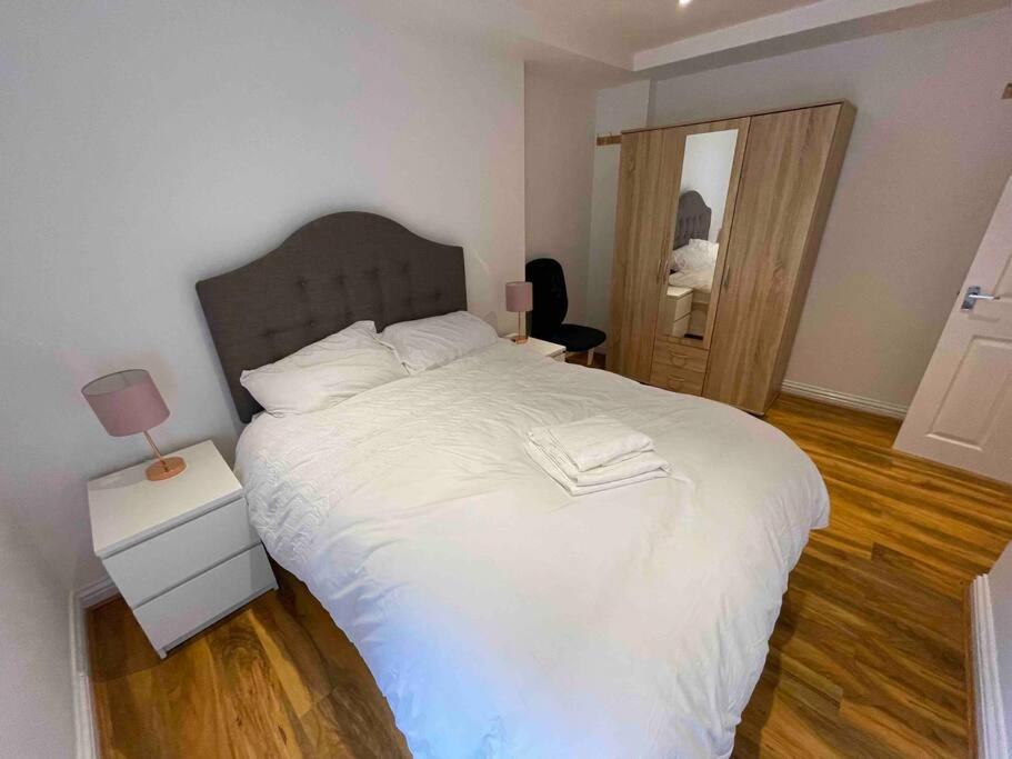 Apartment Comfortable 1 Bedroom And Double Sofa Bed Flat
