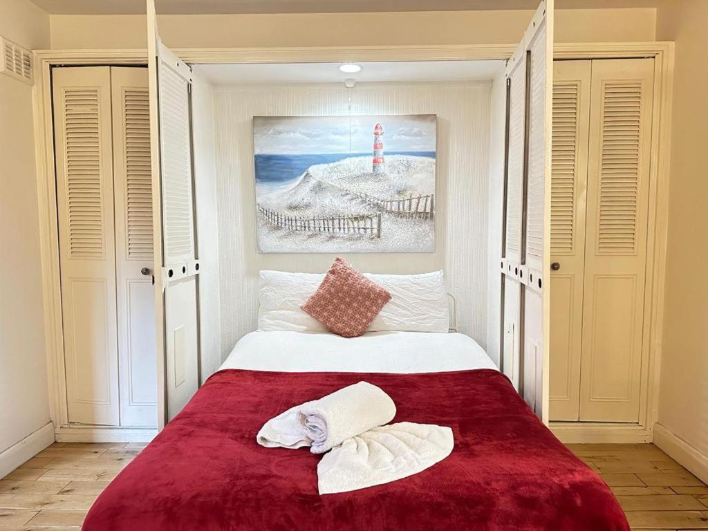 Lovely Studio Flat Cromwell Road * Londen
