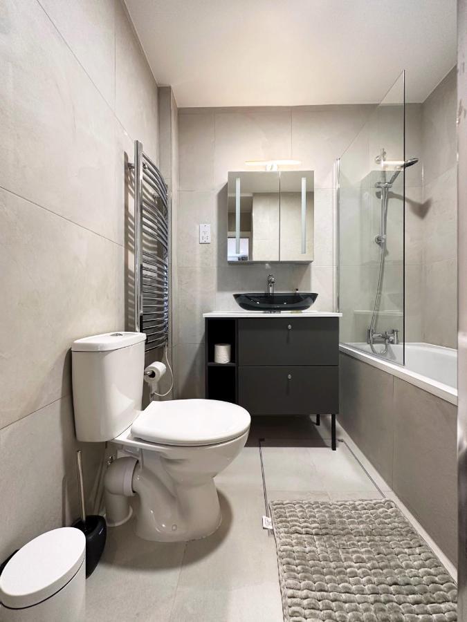 Kevins Place Near Paddington Apartment London