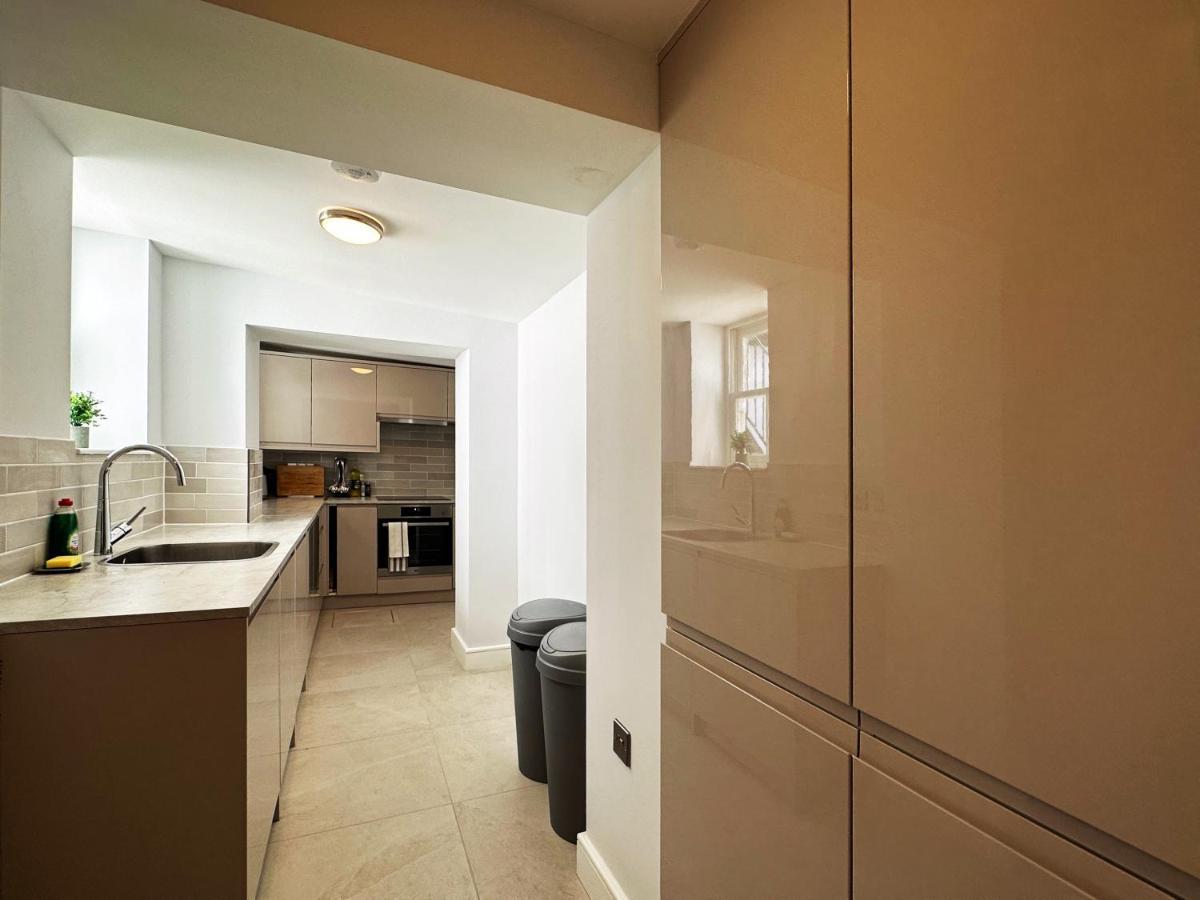 Kevins Place Near Paddington * London