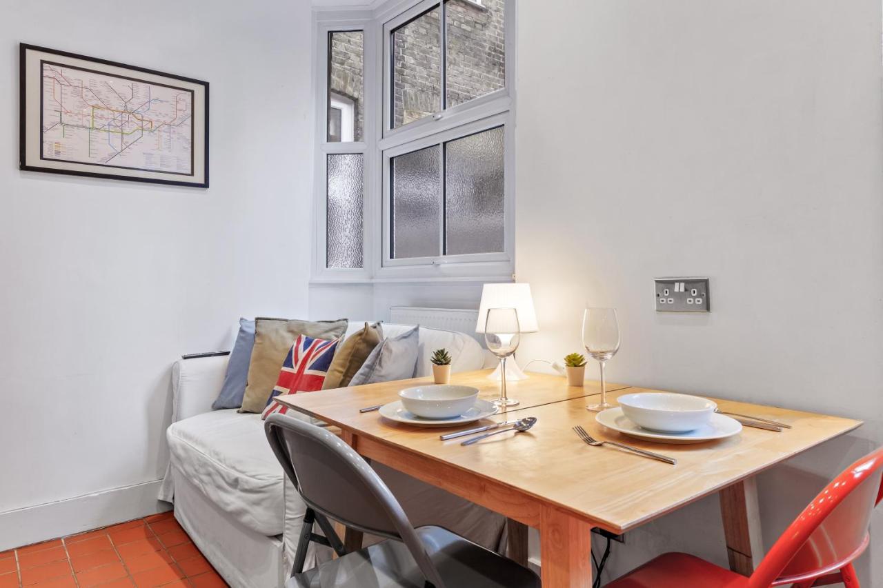 Quiet 2x Bedroom Victorian Terrace Flat + Garden