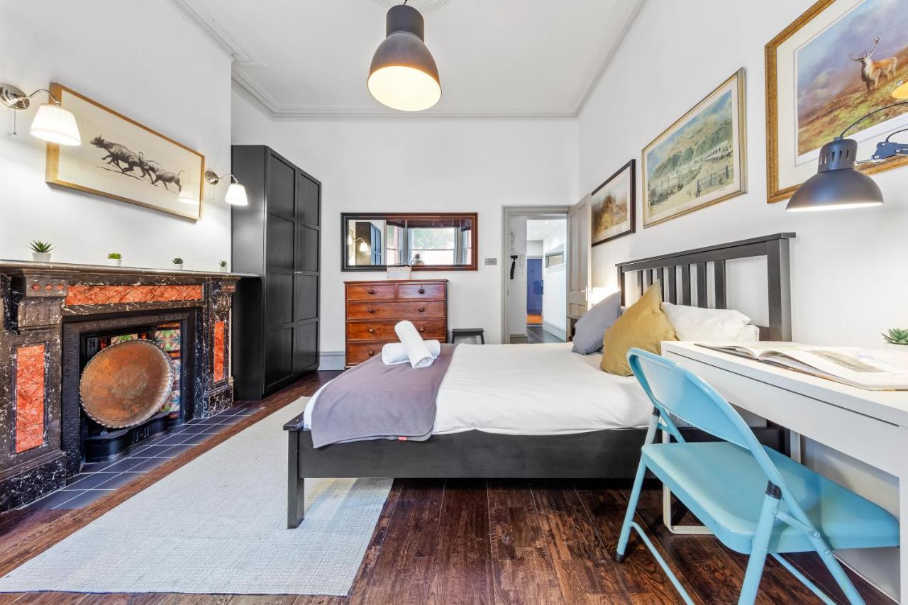Quiet 2x Bedroom Victorian Terrace Flat + Garden * Londen