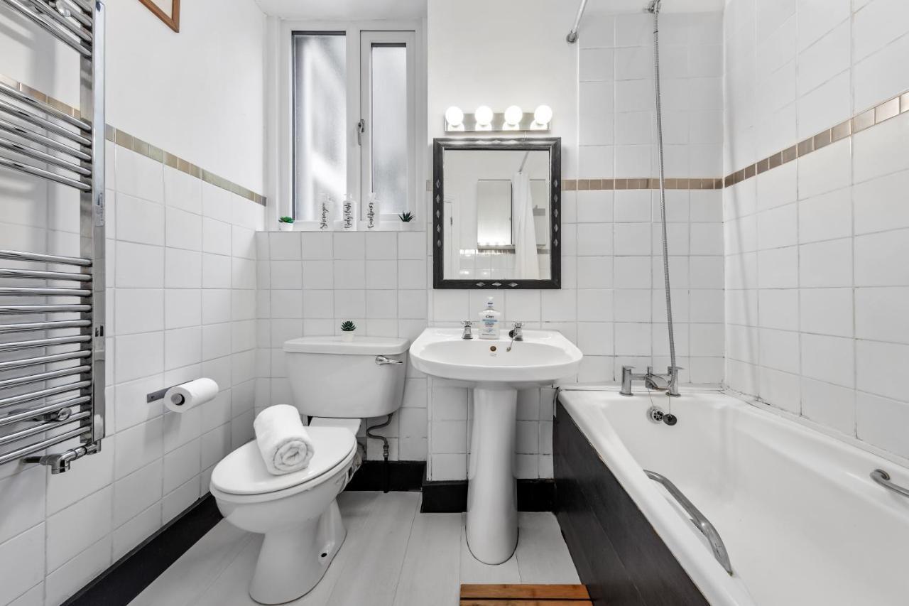 Quiet 2x Bedroom Victorian Terrace Flat + Garden Londen