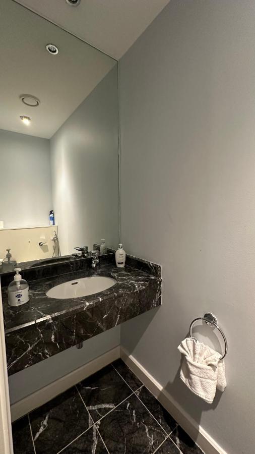 Spacious One-bedroom In Canary Wharf * London