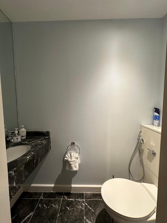 Spacious One-bedroom In Canary Wharf Apartment *
