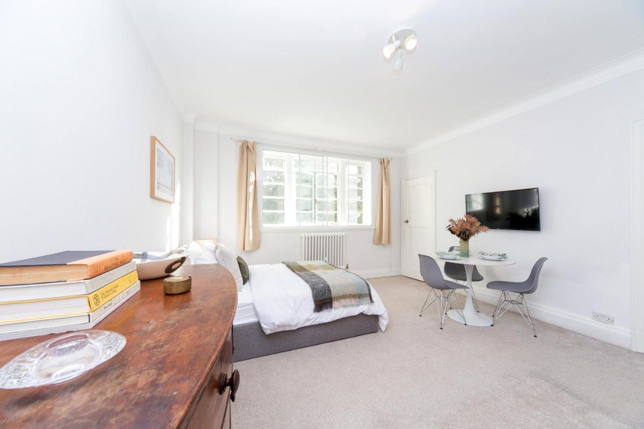 Beautifully Presented Centrally Located Londres