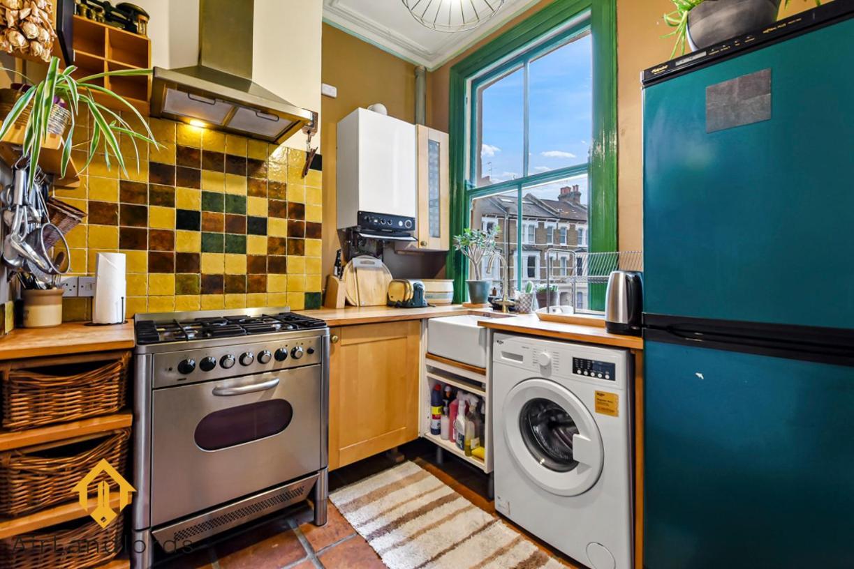 Apartment Peaceful 2-bedroom Flat Near Queens Park Station *