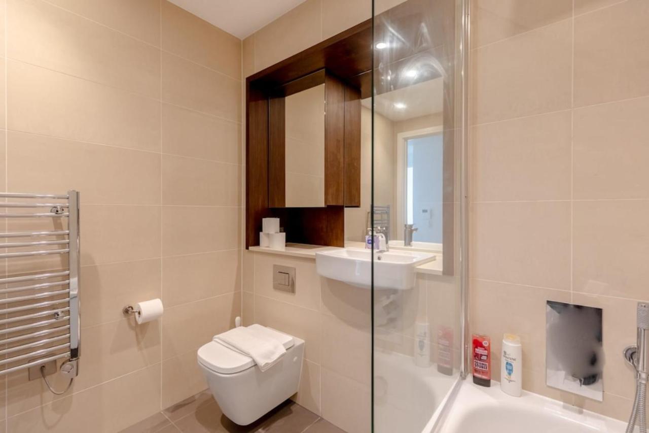 Chic 1bd Flat Wviews Of The Shard - South Quay! Apartment London