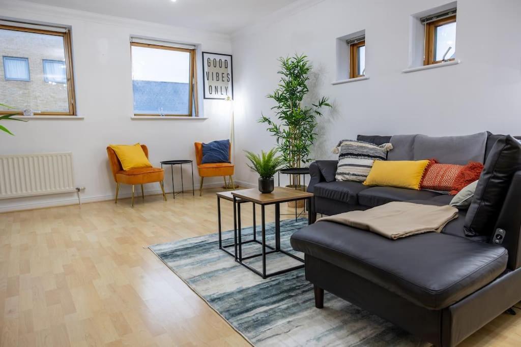 Apartment Morden Apartment, By The Sea With Free Parking *