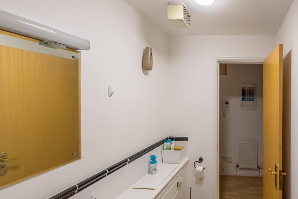 Apartment Morden Apartment, By The Sea With Free Parking