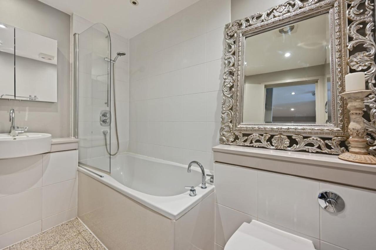 Sleek 2bd Flat Wterrace - 2 Mins From Farringdon! Appartement Londen
