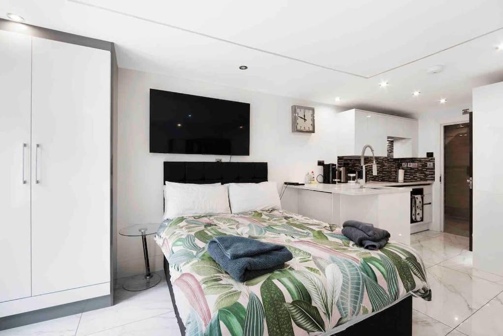 Stylish New Covent Garden Soho Studio Apart * London