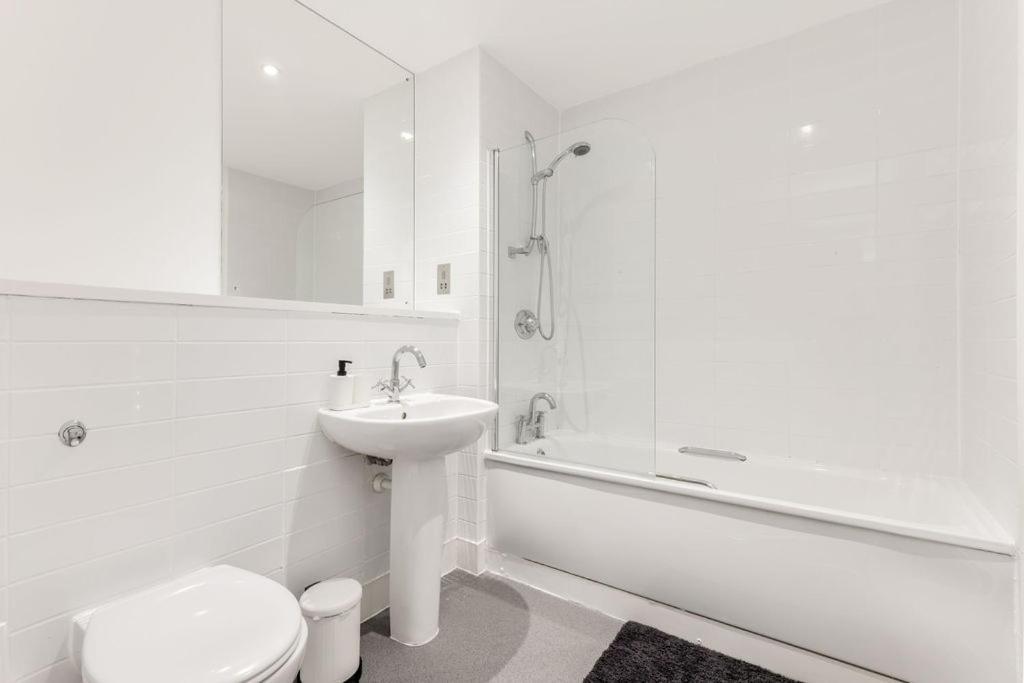 Khayat Homes - The Ferry - Two Bed Apartment London