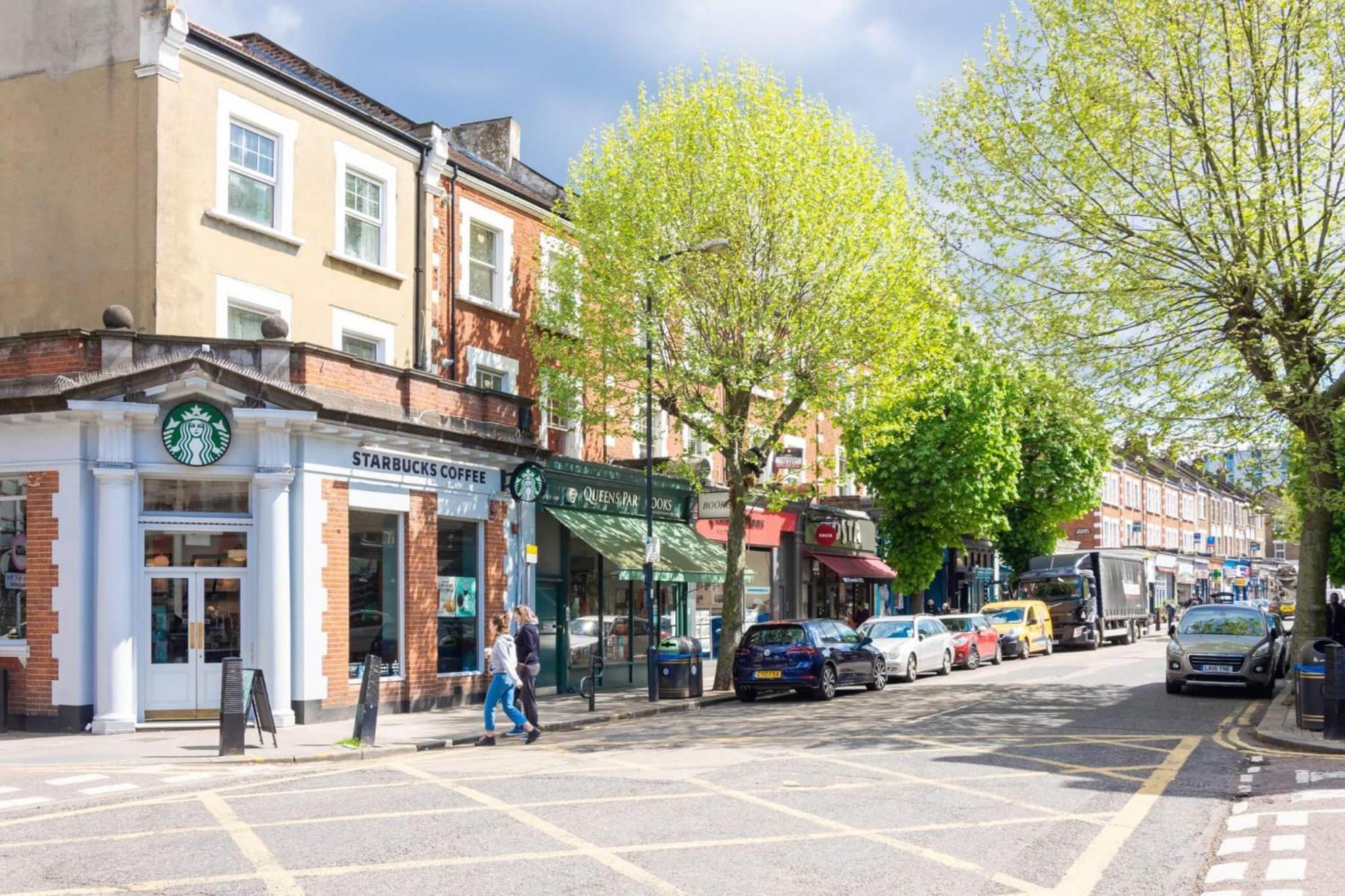 Peaceful 2-bedroom Flat Near Queens Park Station Apartment *