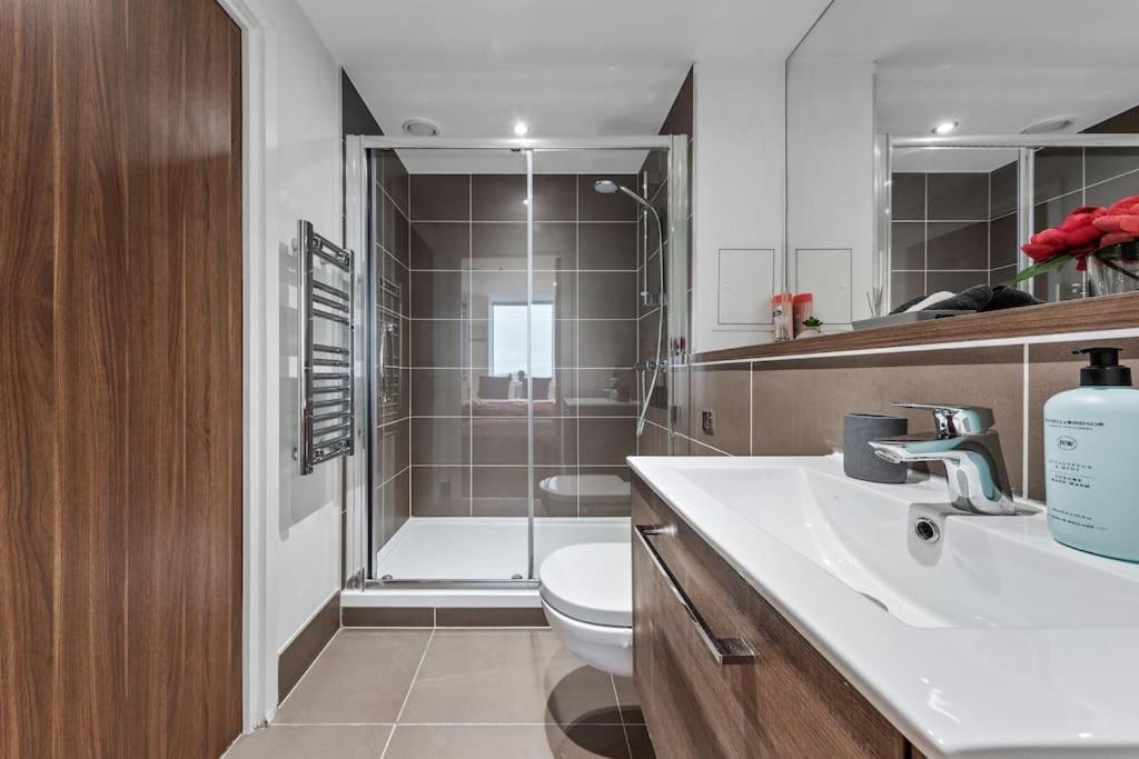 Apartment Sleep 4 At Britannia 1 Min From Subway Bp40 *