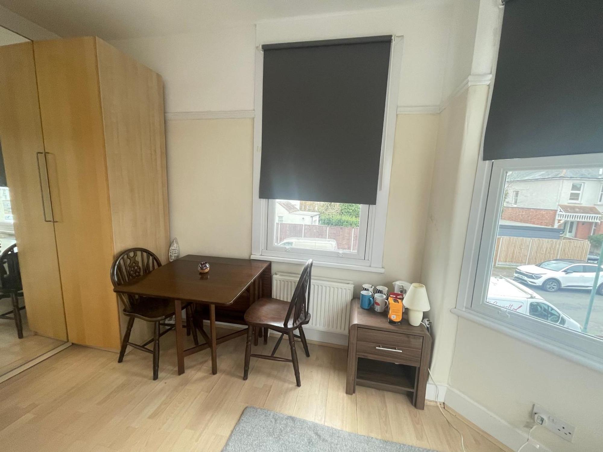 With Private Bathroom And Shared Kitchen Homestay