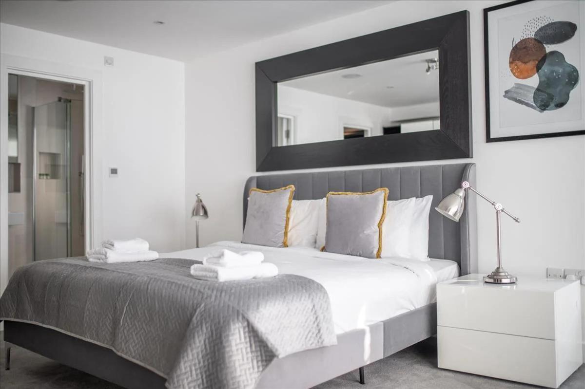 Holiday home Sandmere Road By Capital London