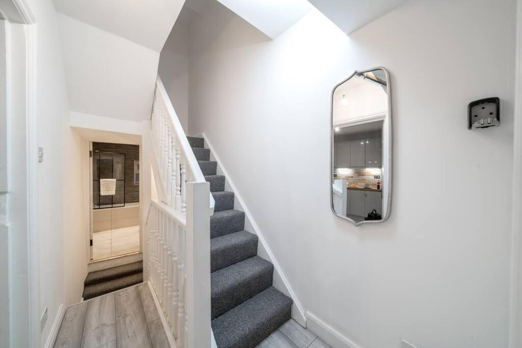 Large Stylish Apartment *