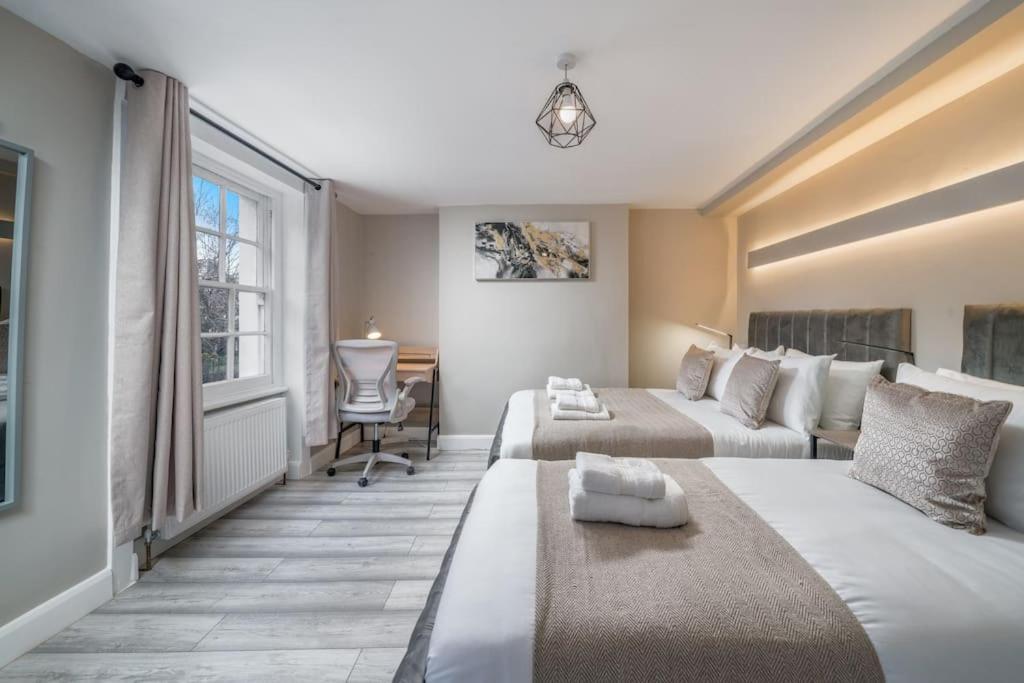Large Stylish Apartment London