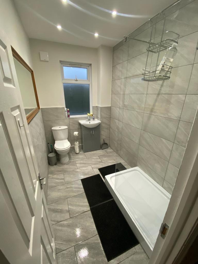 Three Bedroom Flat, Camborne Avenue W13 London