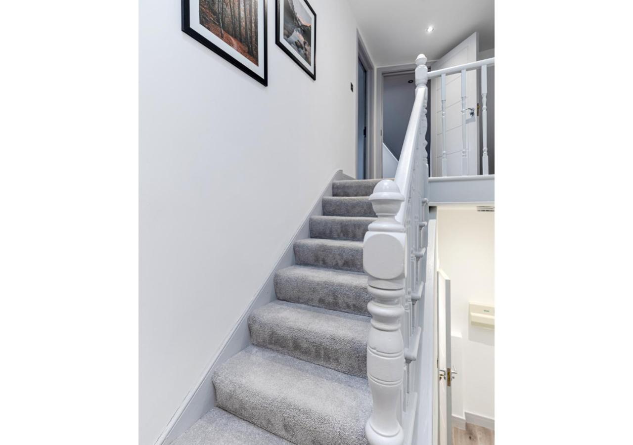 Cozy And Stylish 2 Bedroom Flat In Greater * Londres