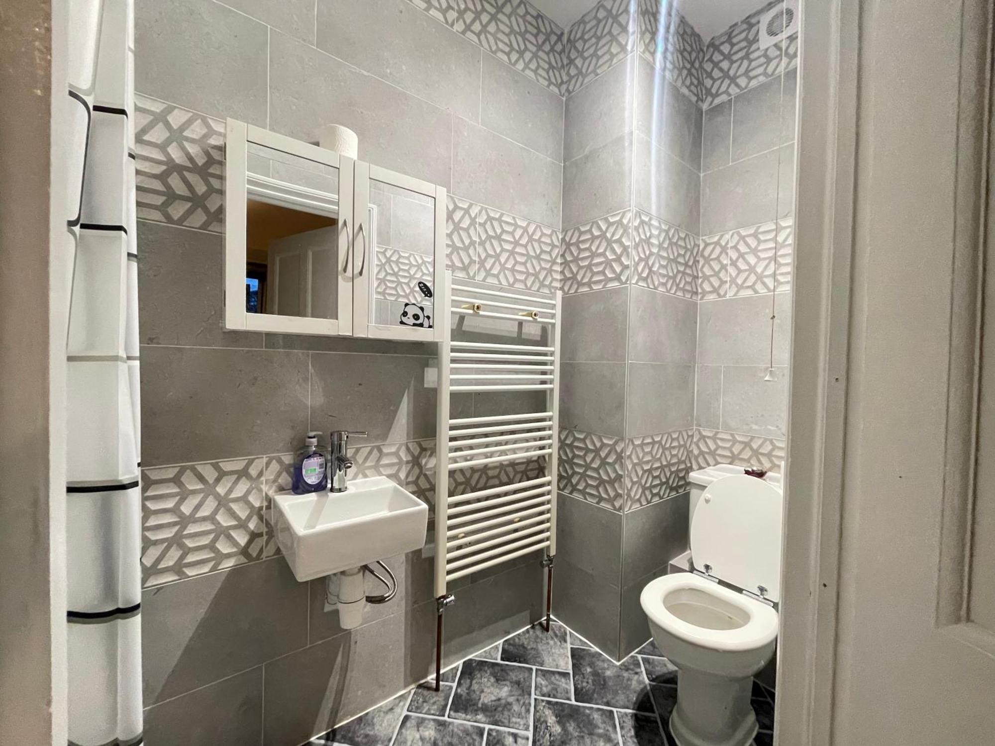 Homestay With Private Bathroom And Shared Kitchen London