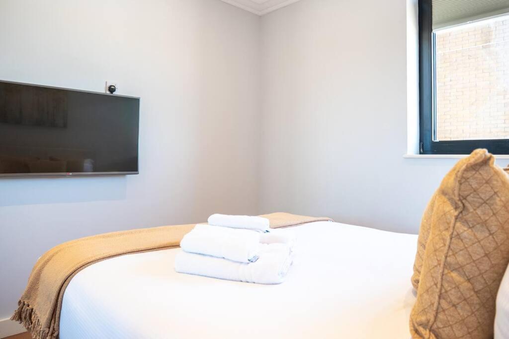 Stunning Views Modern Decor Flat In Kensington Apartment London