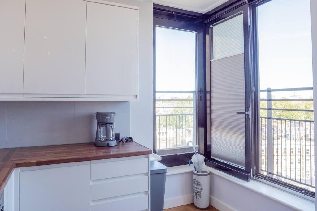 Apartment Stunning Views Modern Decor Flat In Kensington London