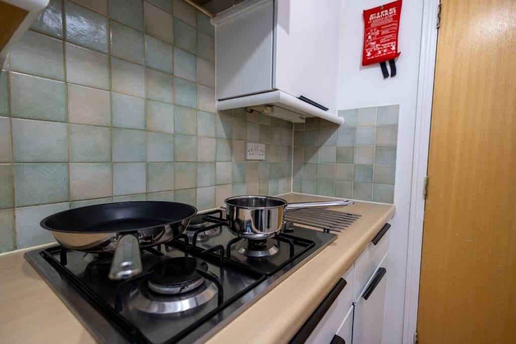 Morden Apartment, By The Sea With Free Parking * London