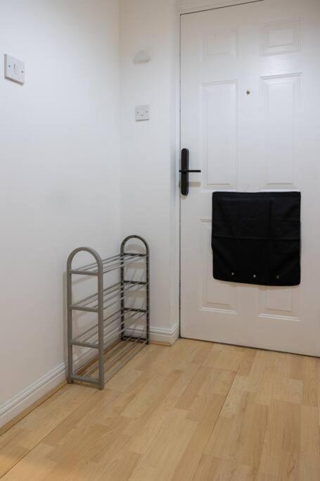 Morden Apartment, By The Sea With Free Parking Apartment London