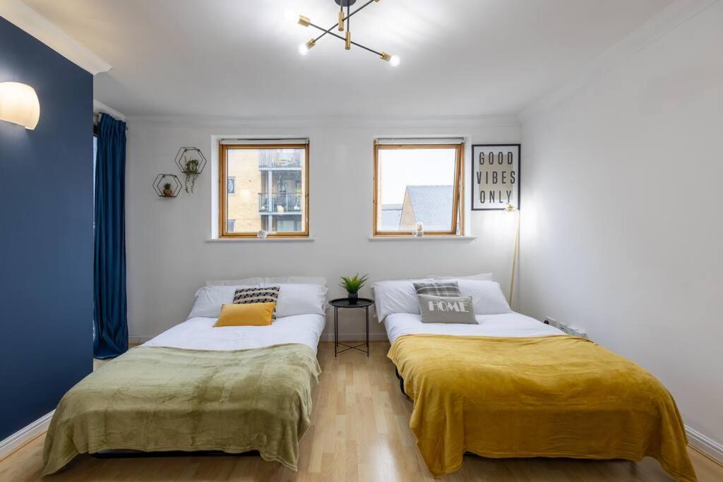 Morden Apartment, By The Sea With Free Parking Apartment