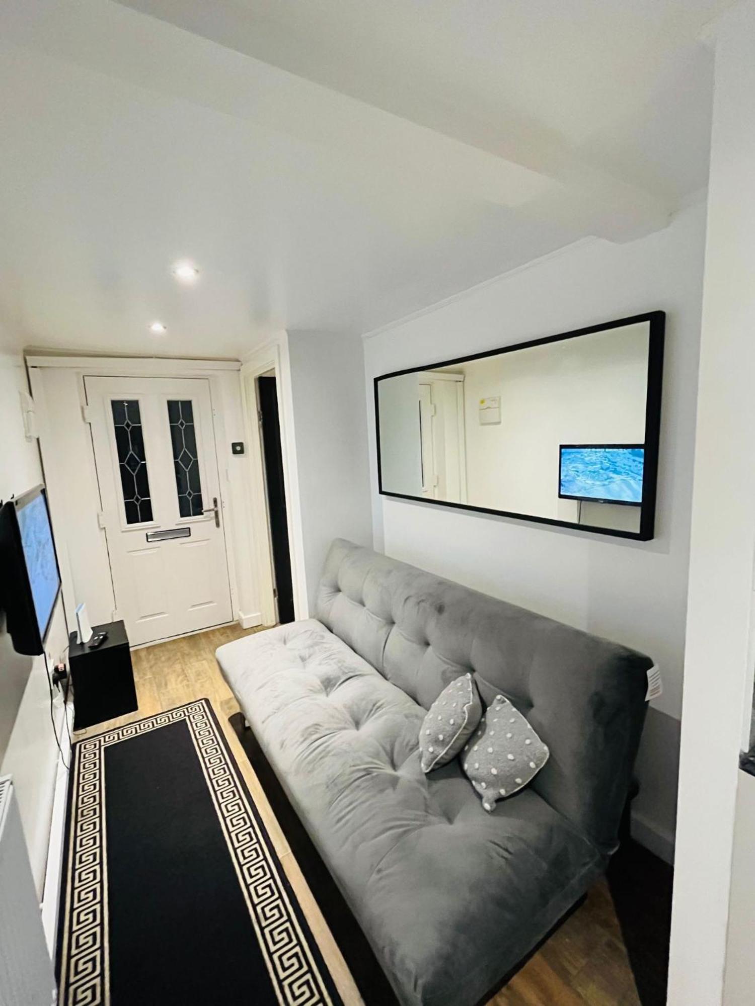 Apartment Exclusive Private One Bedroom London